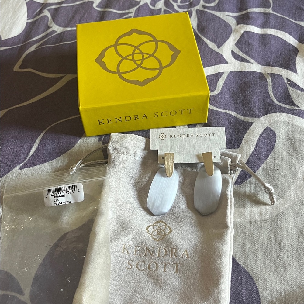 Kendra Scott Aragon Opalescent/Rhodium Earrings & Necklace Set